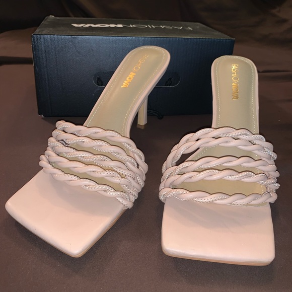 Rags to Riches Heels- Nude Size: 11 USA - Picture 3 of 6